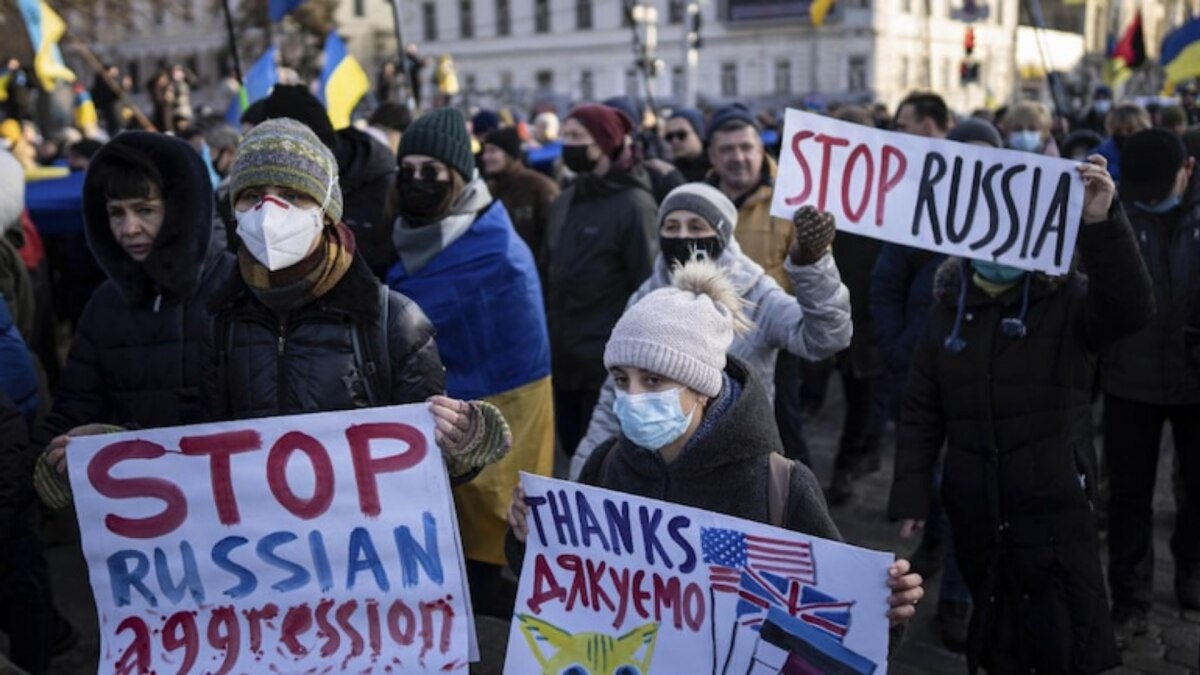 Will Russia attack or just building pressure ground reports from Ukraine