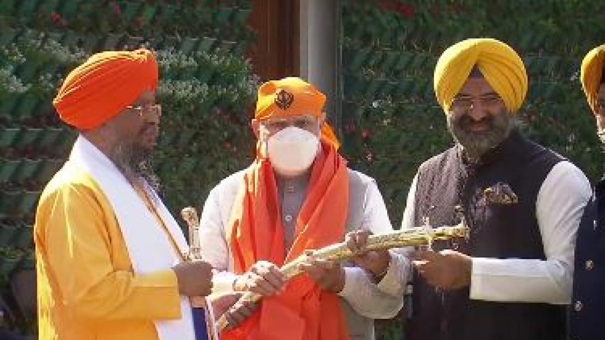 PM Modi hosts prominent Sikhs at his residence
