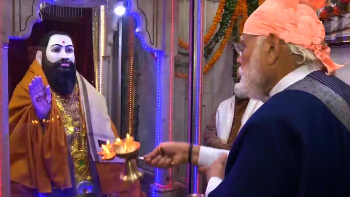 PM Modi pays obeisance in Vishram dham at delhi