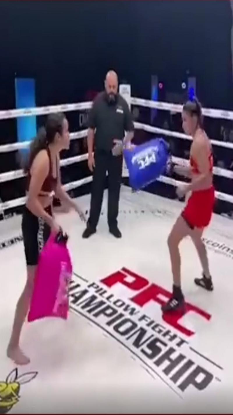 Pillow Fight Video: फ्लोरिडा में हुई बॉक्सिंग चैंपियनशिप में पिलो फाइट करती दिखीं रेसलर, देखें वीडियो 