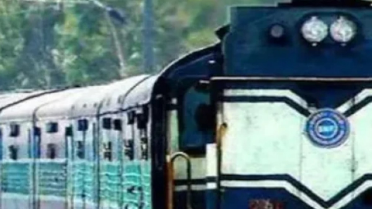 Locopilot Stops Train For Kachori