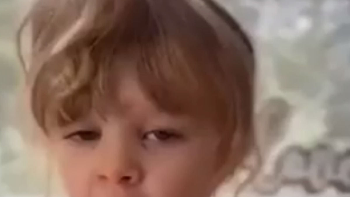 Little girl appeals for peace amid Russia Ukraine war Video Viral