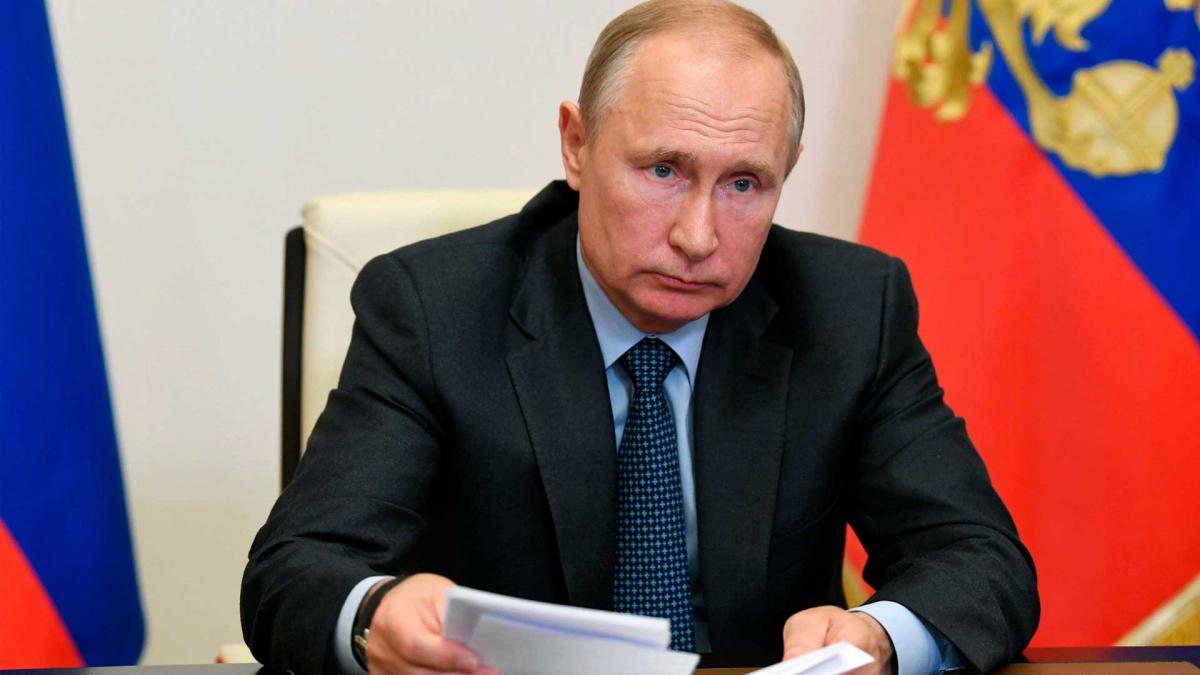 Russia recognises two rebel Ukraine regions