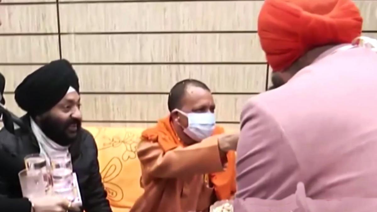 CM Yogi meets Sikh