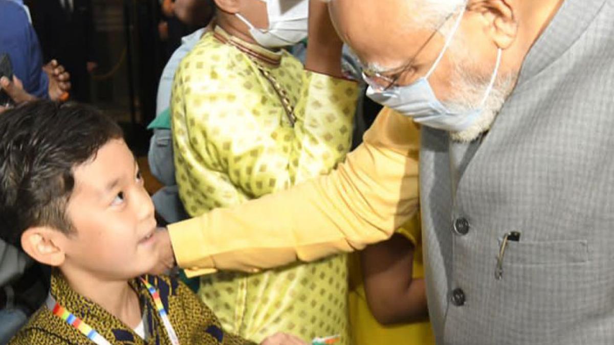 PM Modi surprised to hear the Japanese child Hindi in Tokyo MMT