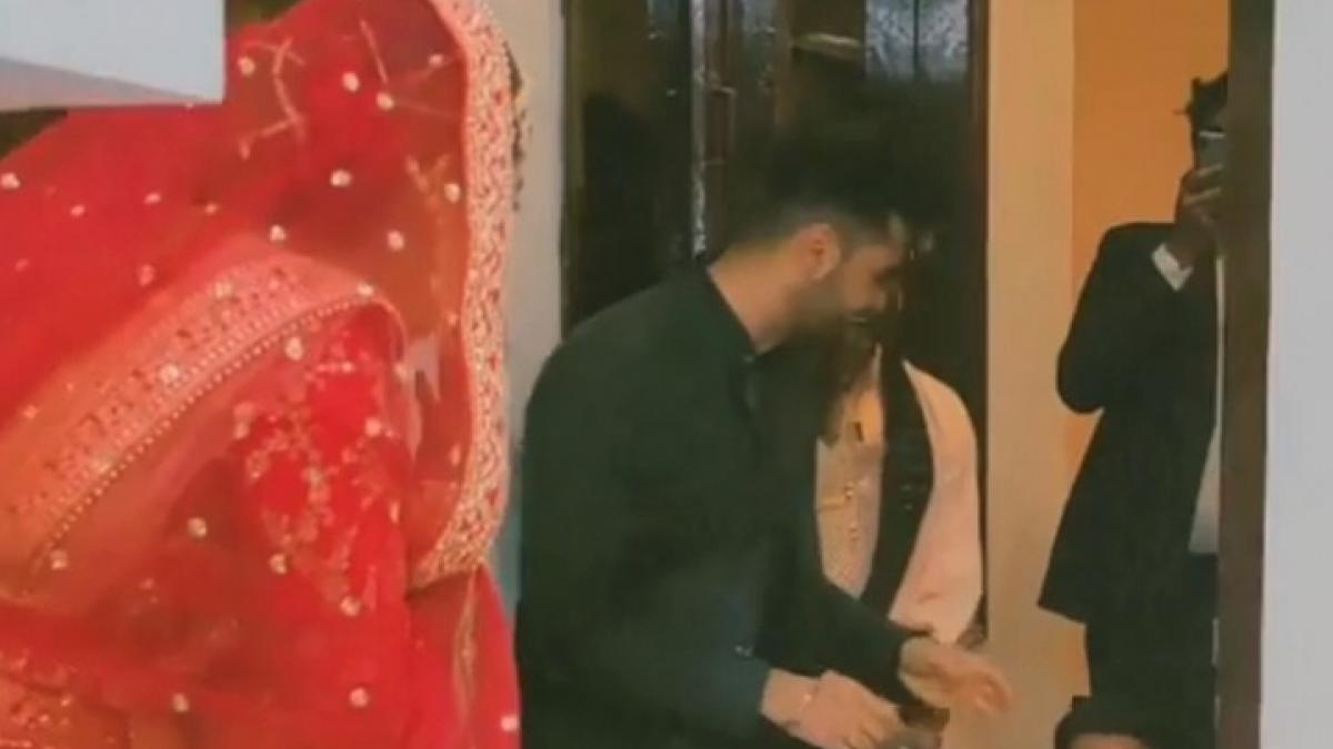 Friends gave funny reaction after seeing the bride Video goes viral 