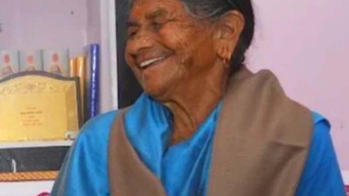 What did the mother say to CM Yogi as soon as she touched her feet MMT