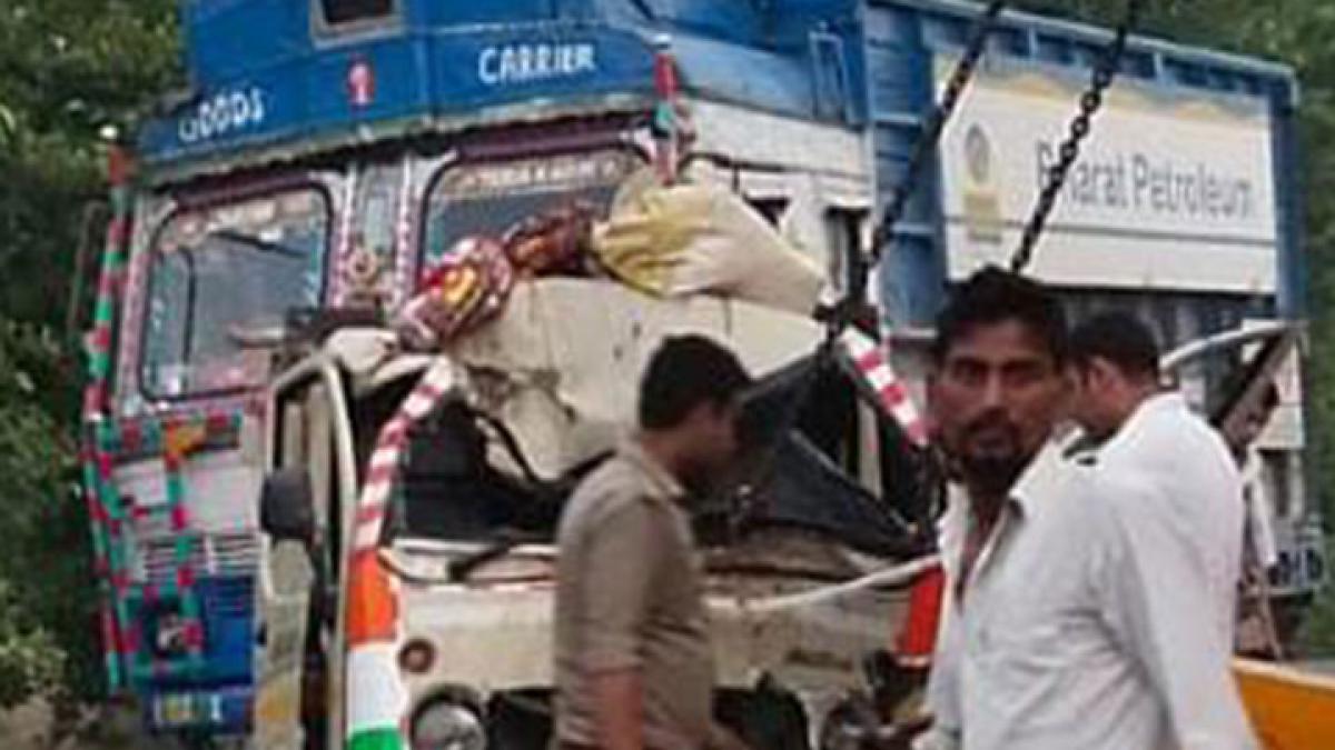 10 pilgrims returning from Haridwar died 7 injured in a road accident