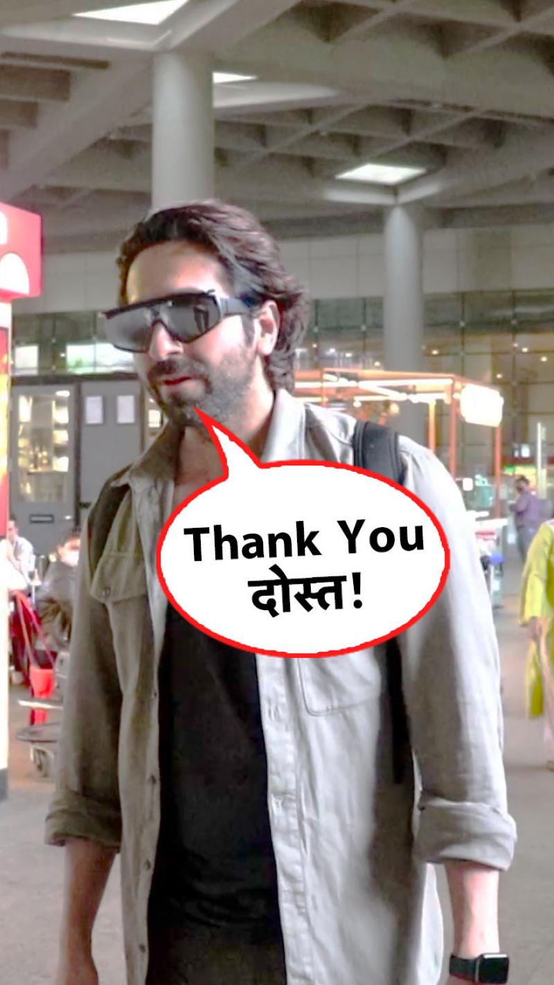 एयरपोर्ट पर स्पॉट हुए आयुष्मान खुराना, पैपराजी बोले - सर एक फोटो मास्क हटाकर