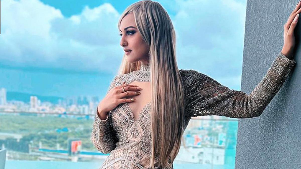 Sonakshi Sinha new pictures getting viral with blonde hair 