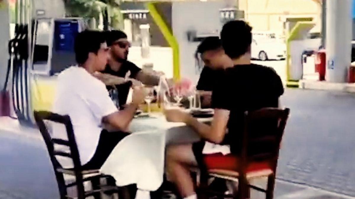 Viral Video of table restaurant