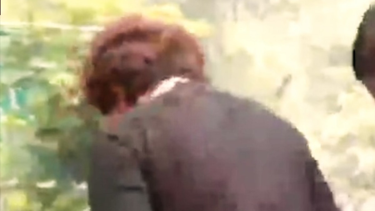 Congress Protest Priyanka Gandhi moved ahead by climbing the barricade