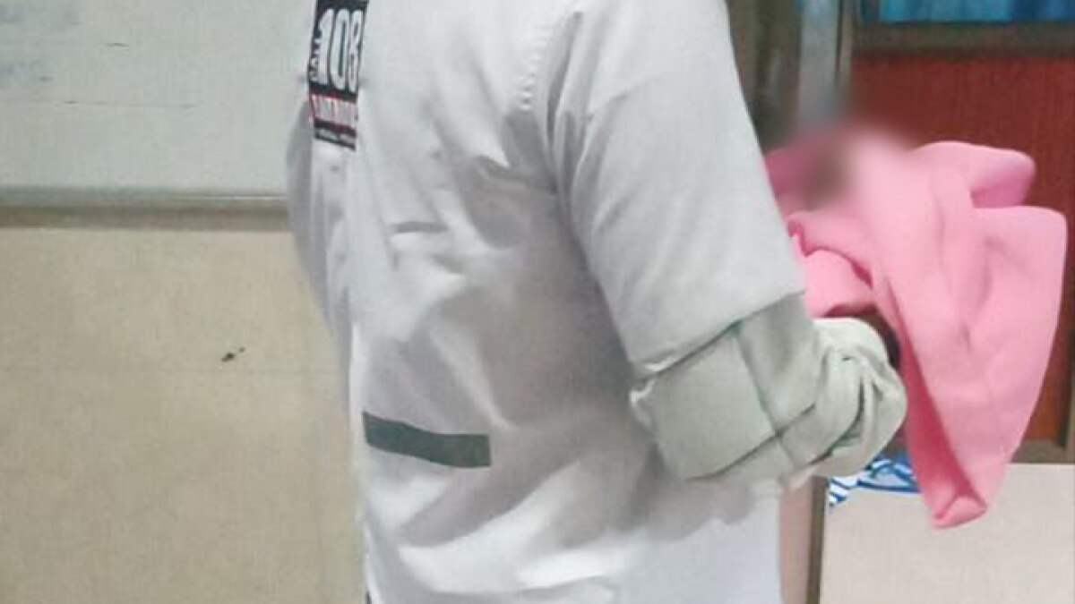 infant was found buried alive in Banaskatha 