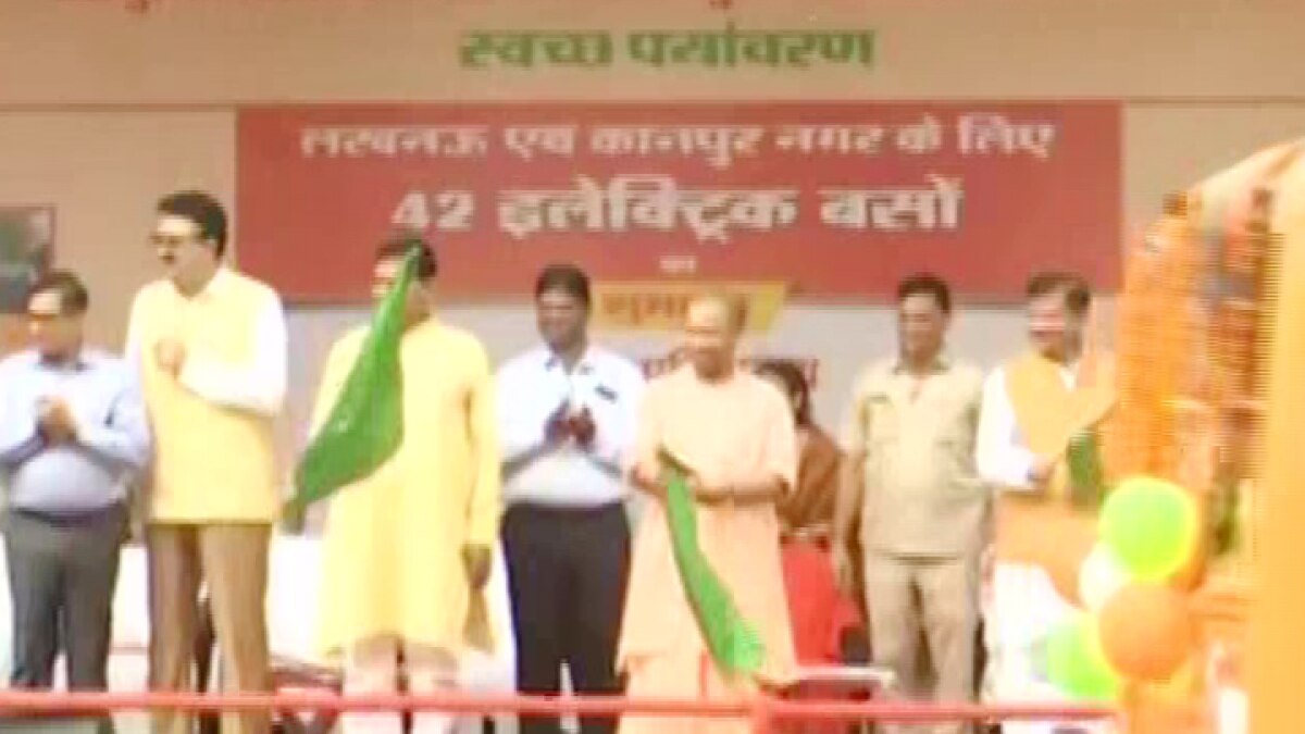 Electric bus launched in UP CM Yogi showed green signal News in Hindi MMT