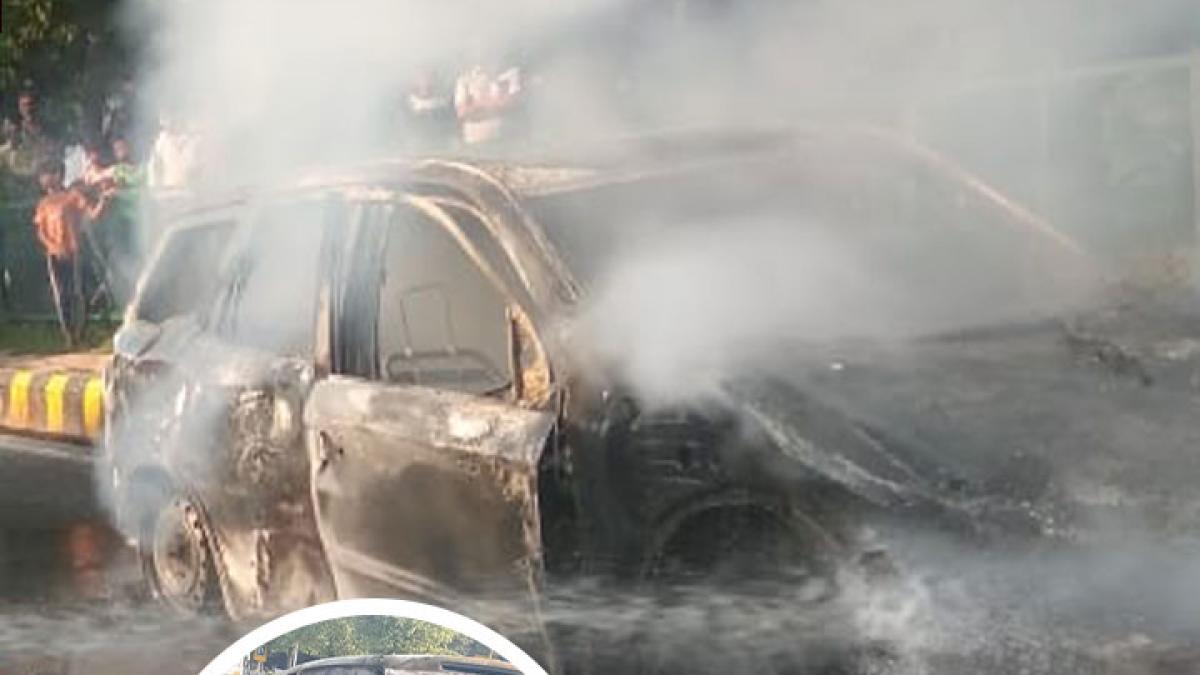  Moving car catches fire in Noida Sector 15
