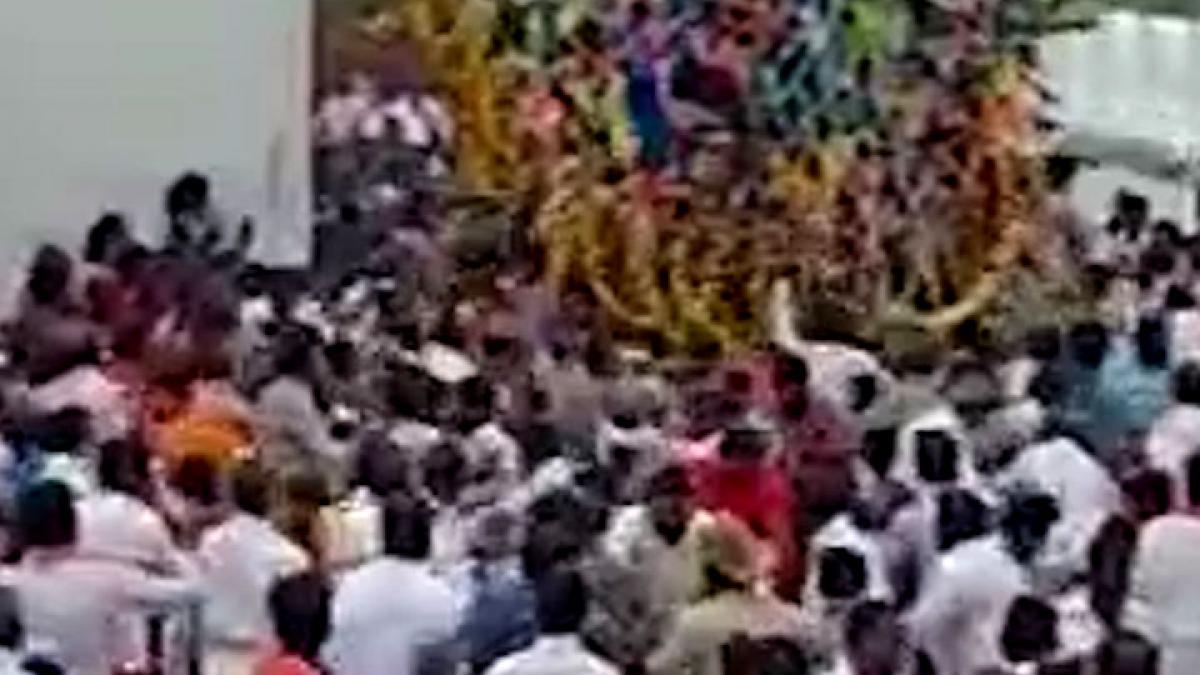 Chariot of Sri Veerabhadreshwar temple fell