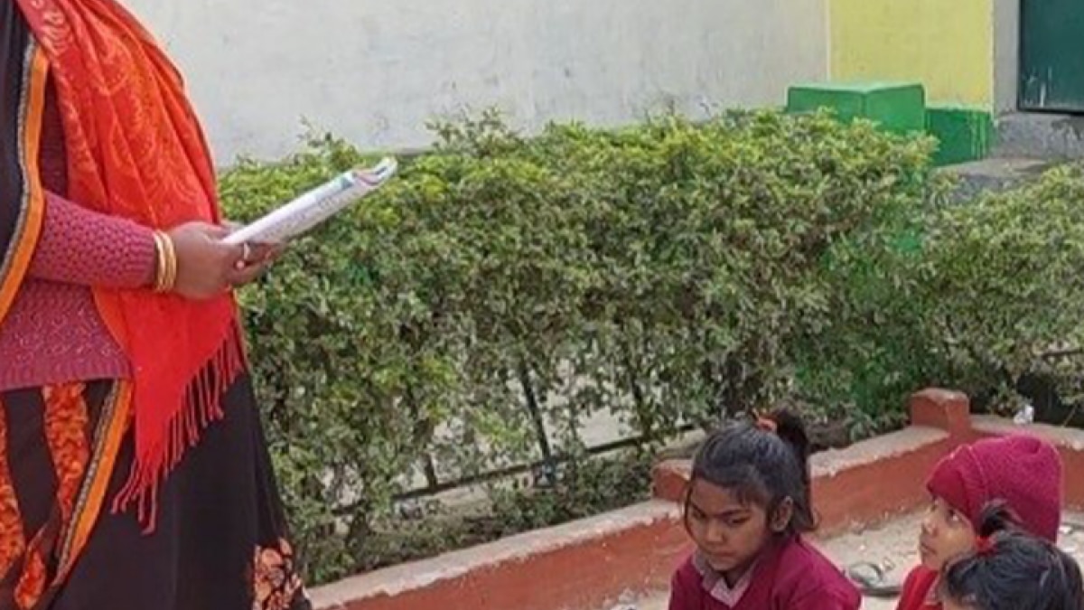 deoria school without classroom