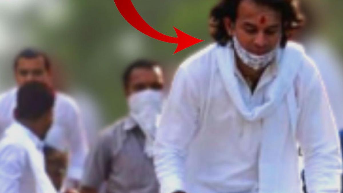 Tej Pratap reached Samajwadi Party office by bicycle