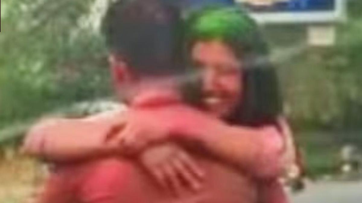 Holi jaipur couple romance on bullet viral 