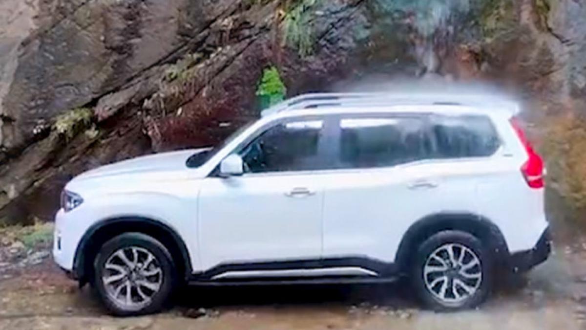 Mahindra Scorpio waterfall video