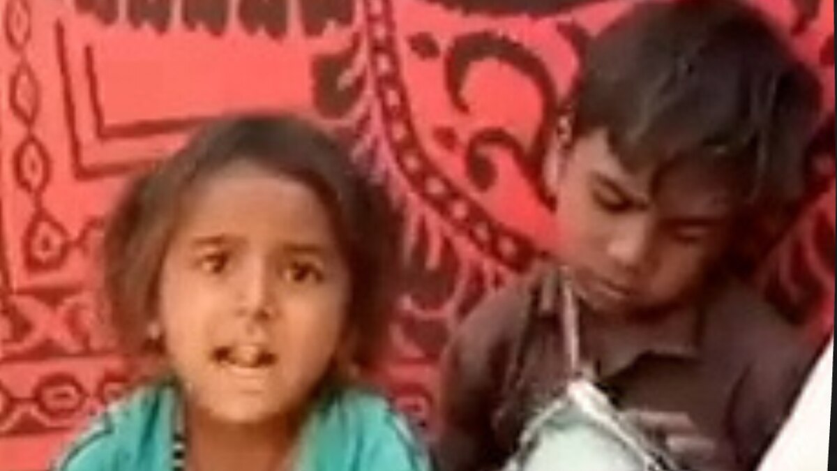 Rajasthani child sing