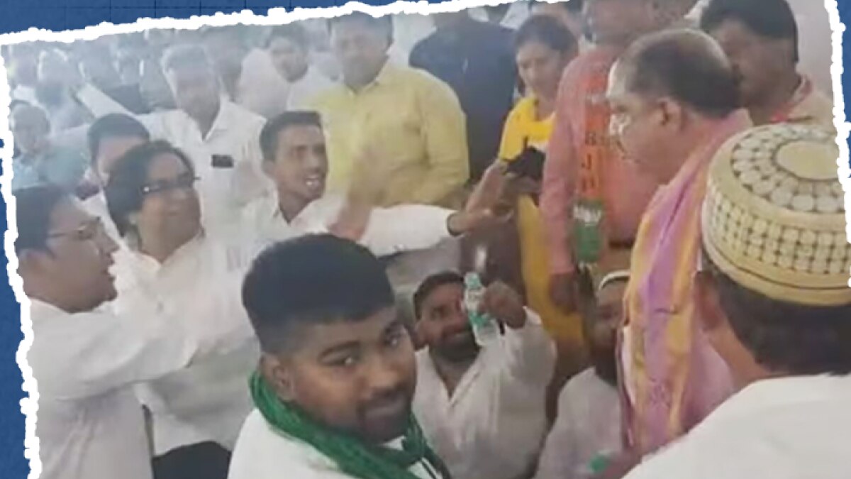 Fighting in swearing-in ceremony of mayor and councilors 