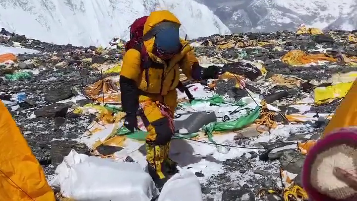 mount everest nepal garbage