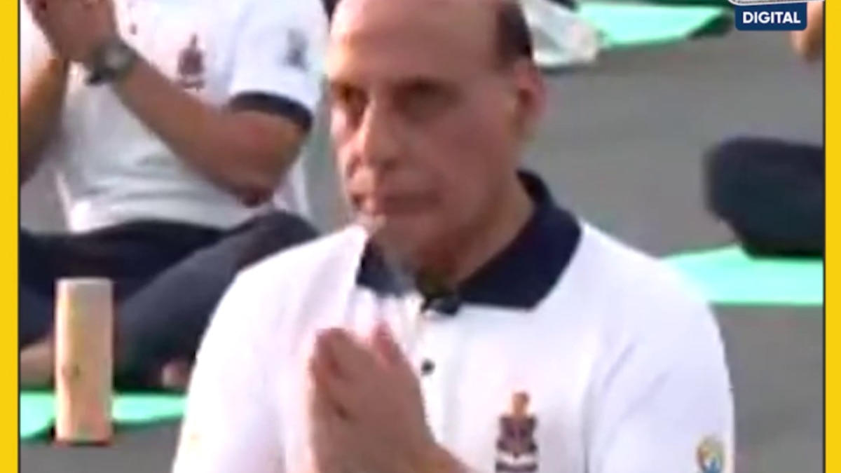 Rajnath Singh did yoga with soldiers on INS Vikrant
