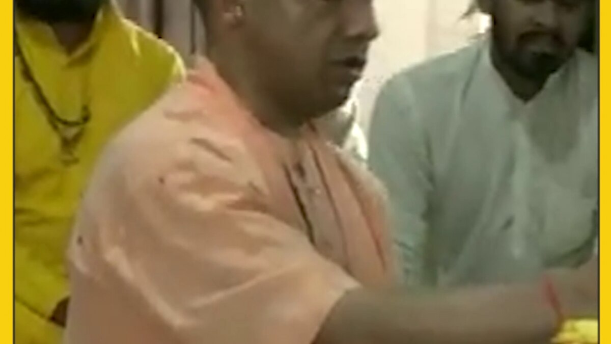 yogi performs rudrabhishek