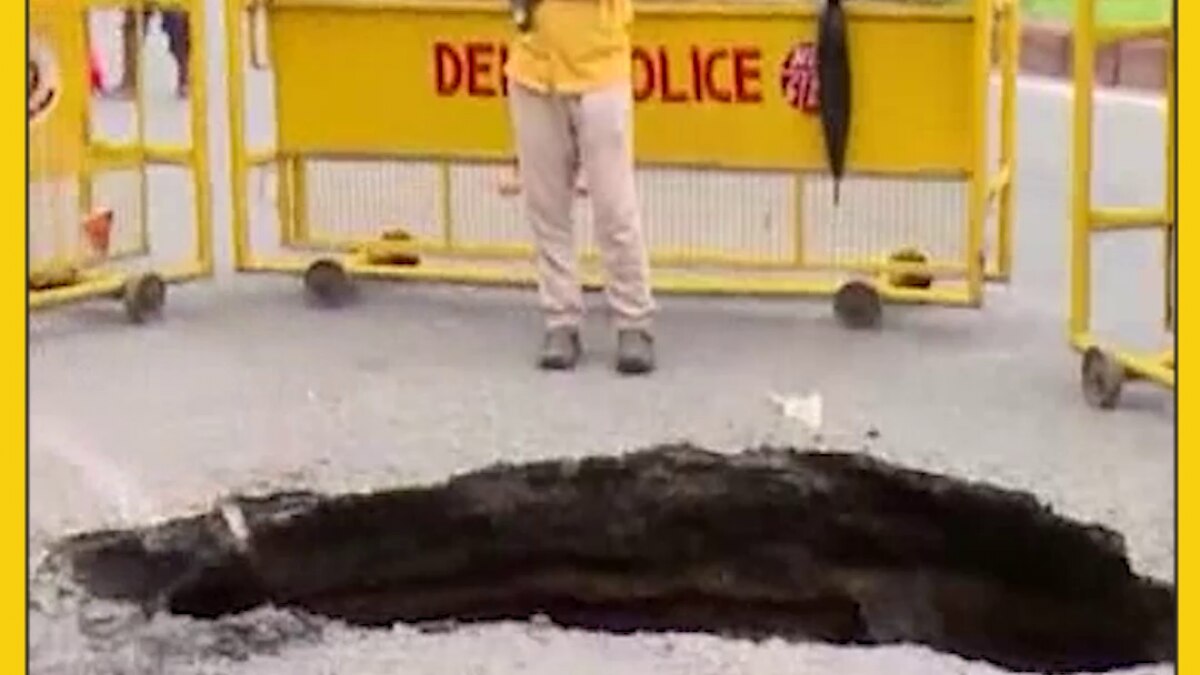  roads from india gate to greater kailash rohini sunken in heavy rains 