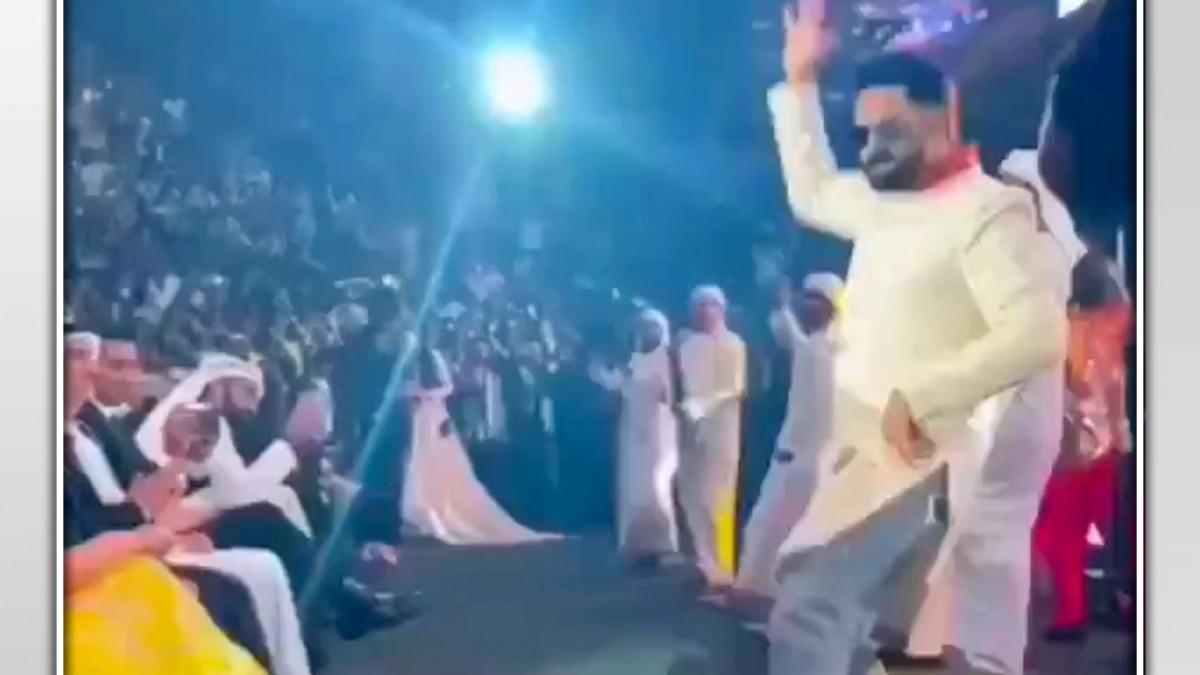 पापा संग आराध्या ने मैच किए डांस स्टेप्स, VIDEO - short-videos AajTak