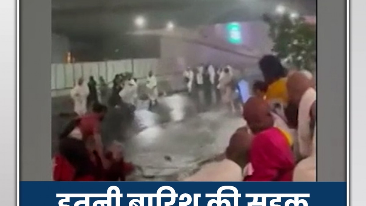 Heavy rainfall thunderstorm lightning in saudi arabia