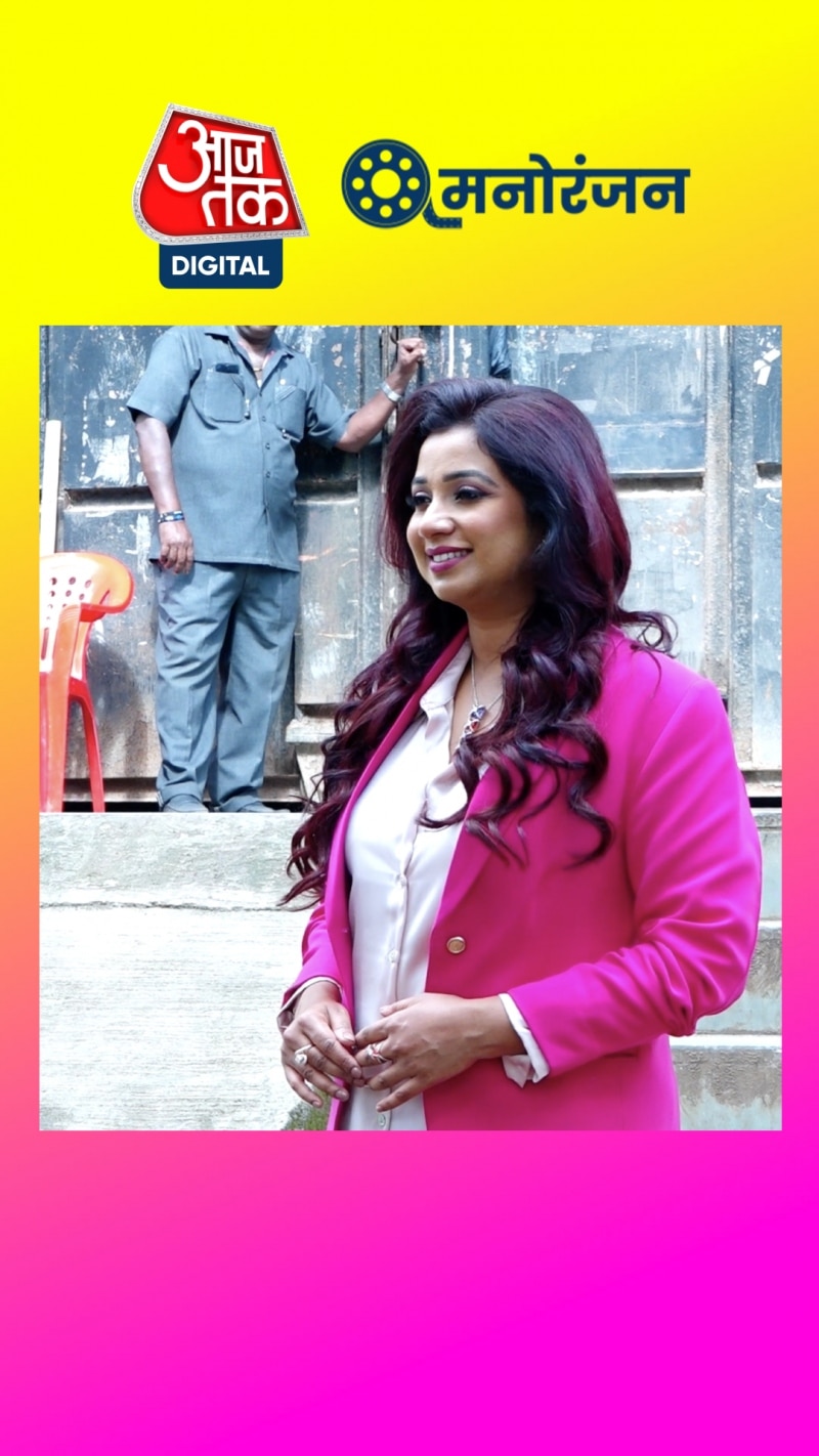 पिंक आउटफिट में श्रेया घोषाल का दिलकश अंदाज