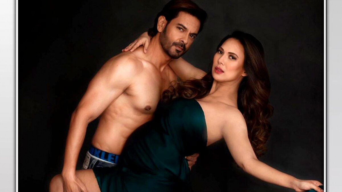 Rochelle Rao pregnancy shoot