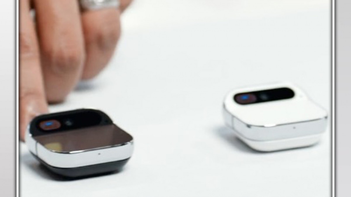 AI Pin comparison to smartphone