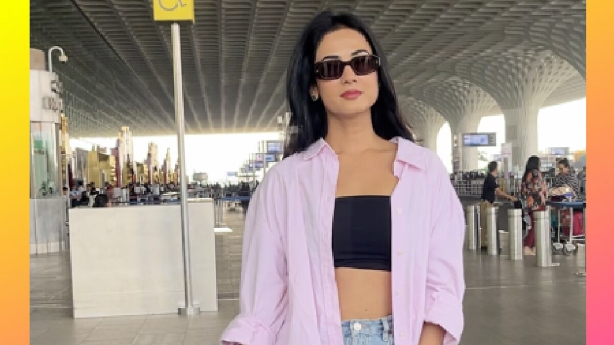sonal chauhan at mumbai airport