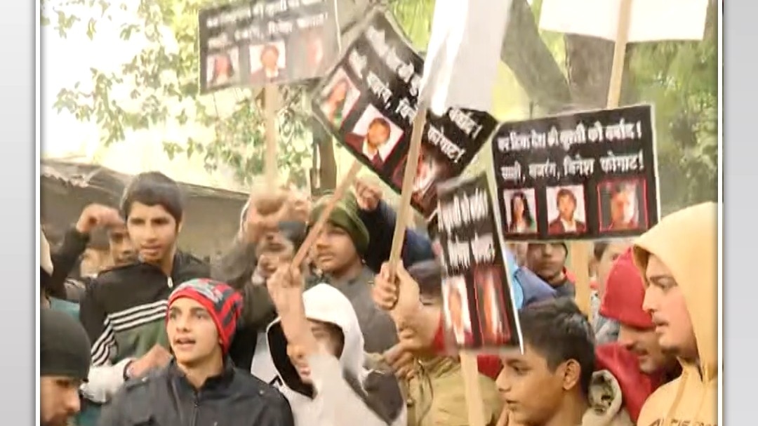junior wrestlers protest