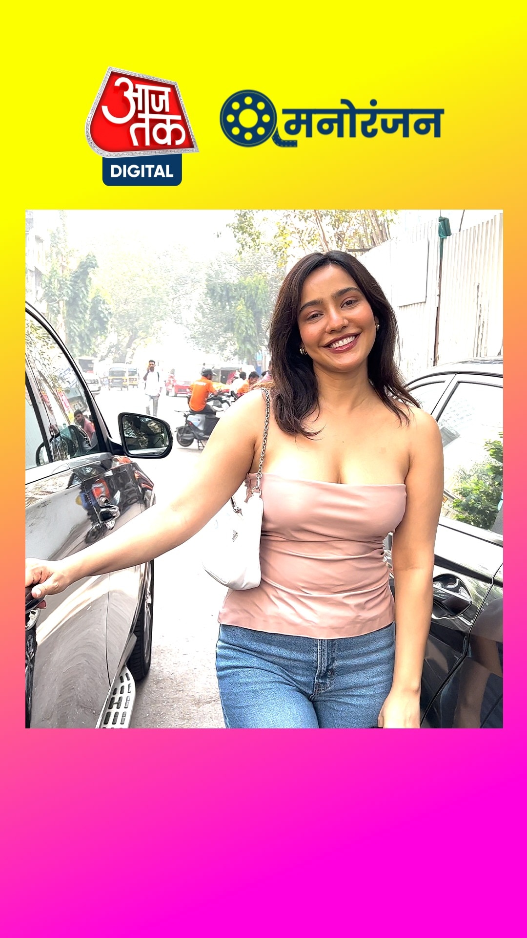 ग्लैम लुक में स्पॉट हुईं 'शर्मा सिस्टर्स'