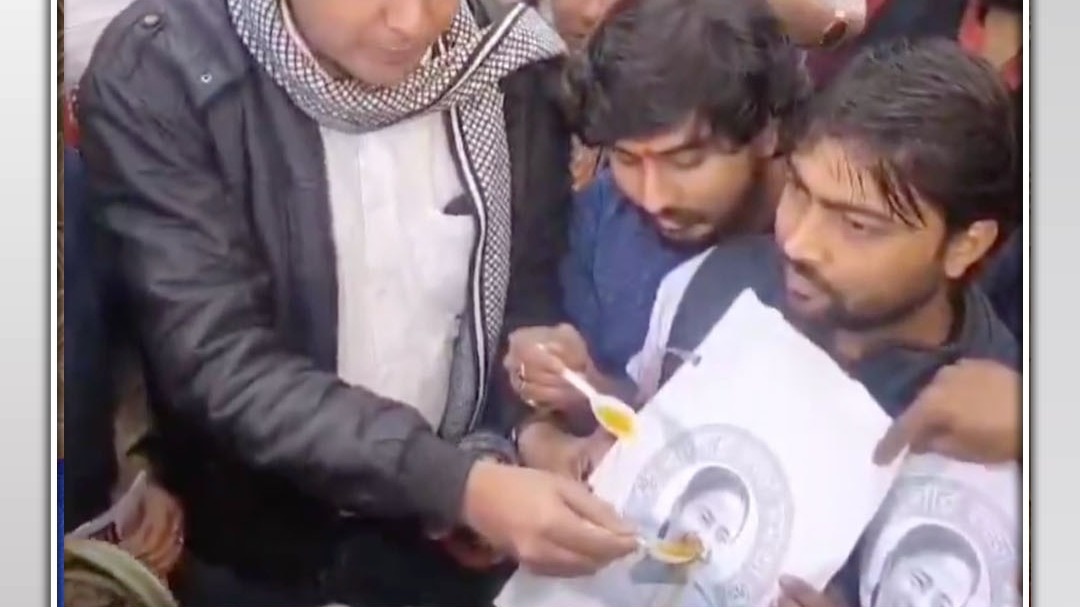 bjp honey protest to mamta