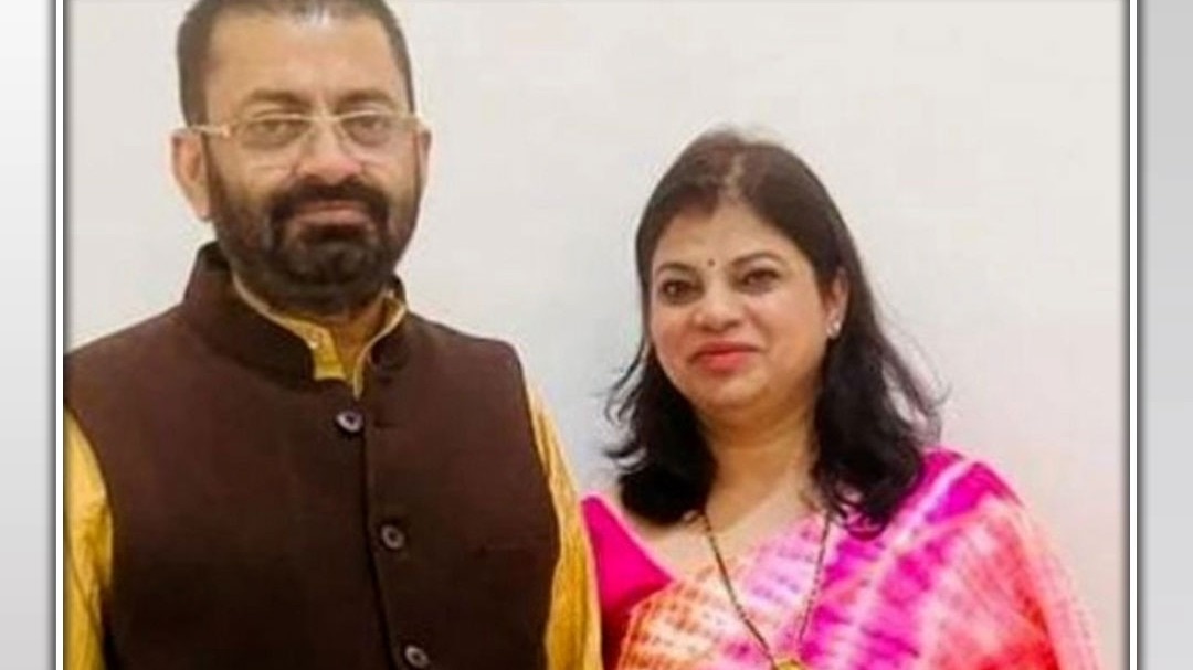 Moradabad DM Manvendra Singh wife Manju Singh