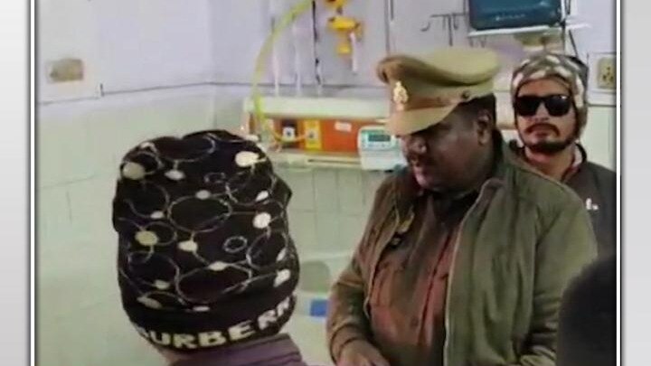 Mother slit daughter neck UP