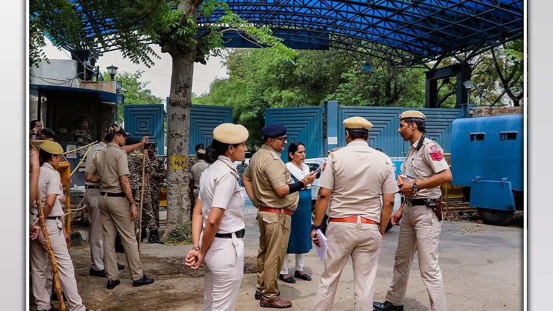 तिहाड़ जेल को भी मिली बम से उड़ाने की धमकी