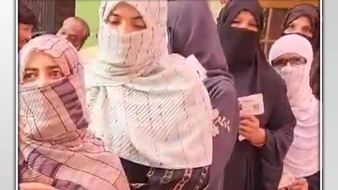 covering face during Voting