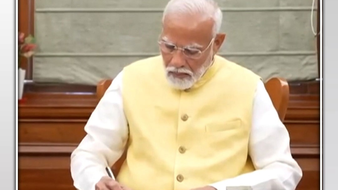 PM Modi First Day