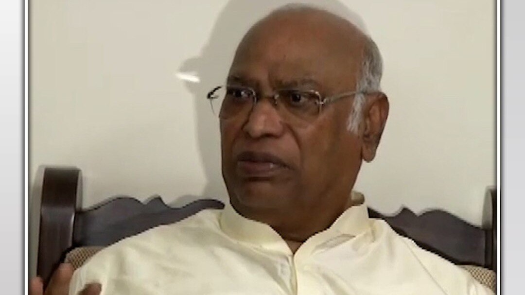kharge on modi
