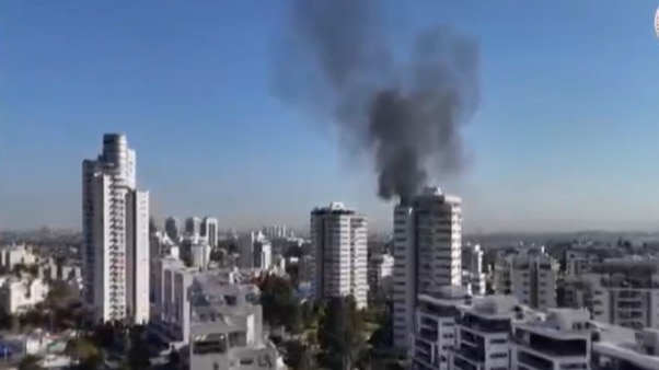 ड्रोन हमले से दहला सेंट्रल इजरायल, देखें दुनिया की बड़ी खबरें