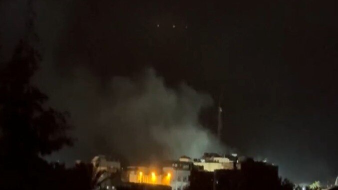 इजरायली हवाई हमलों से दहल उठा गाजा, देखें दुनिया आजतक