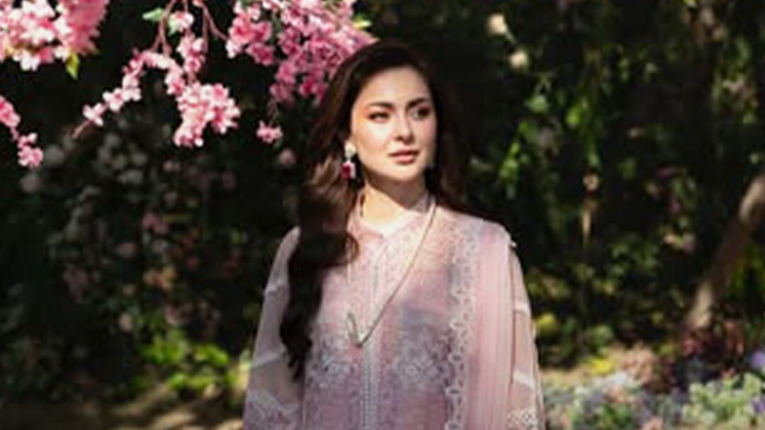 Hania Aamir conta suspender