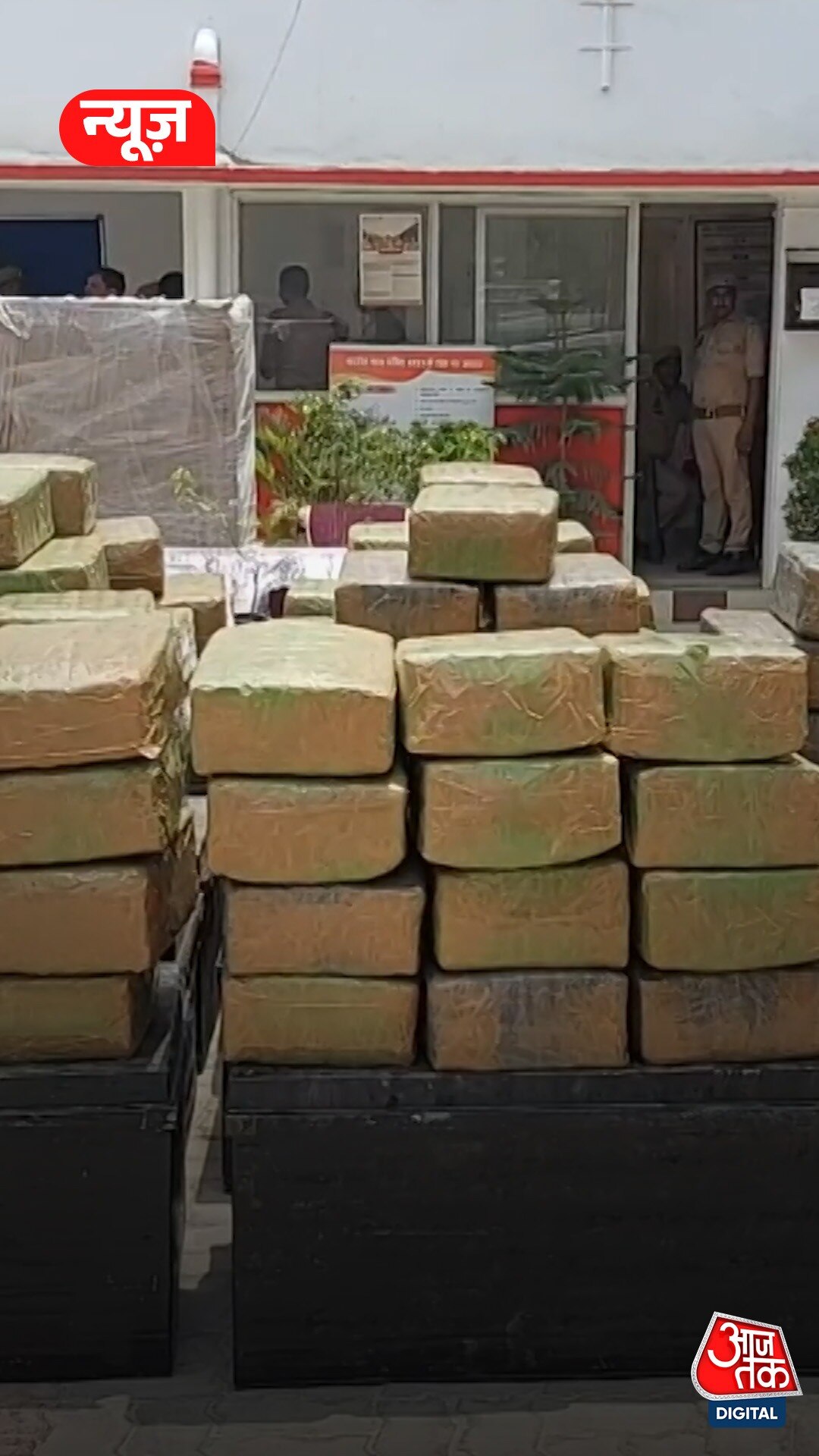 Mau: ₹3 करोड़ का गांजा बरामद, UP में तस्कर गिरफ्तार