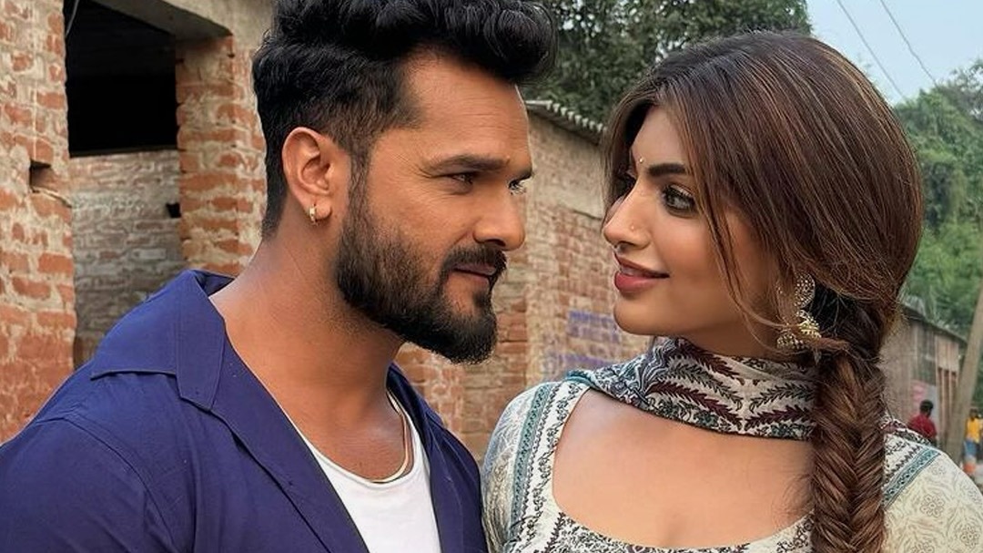 akanksha with khesari